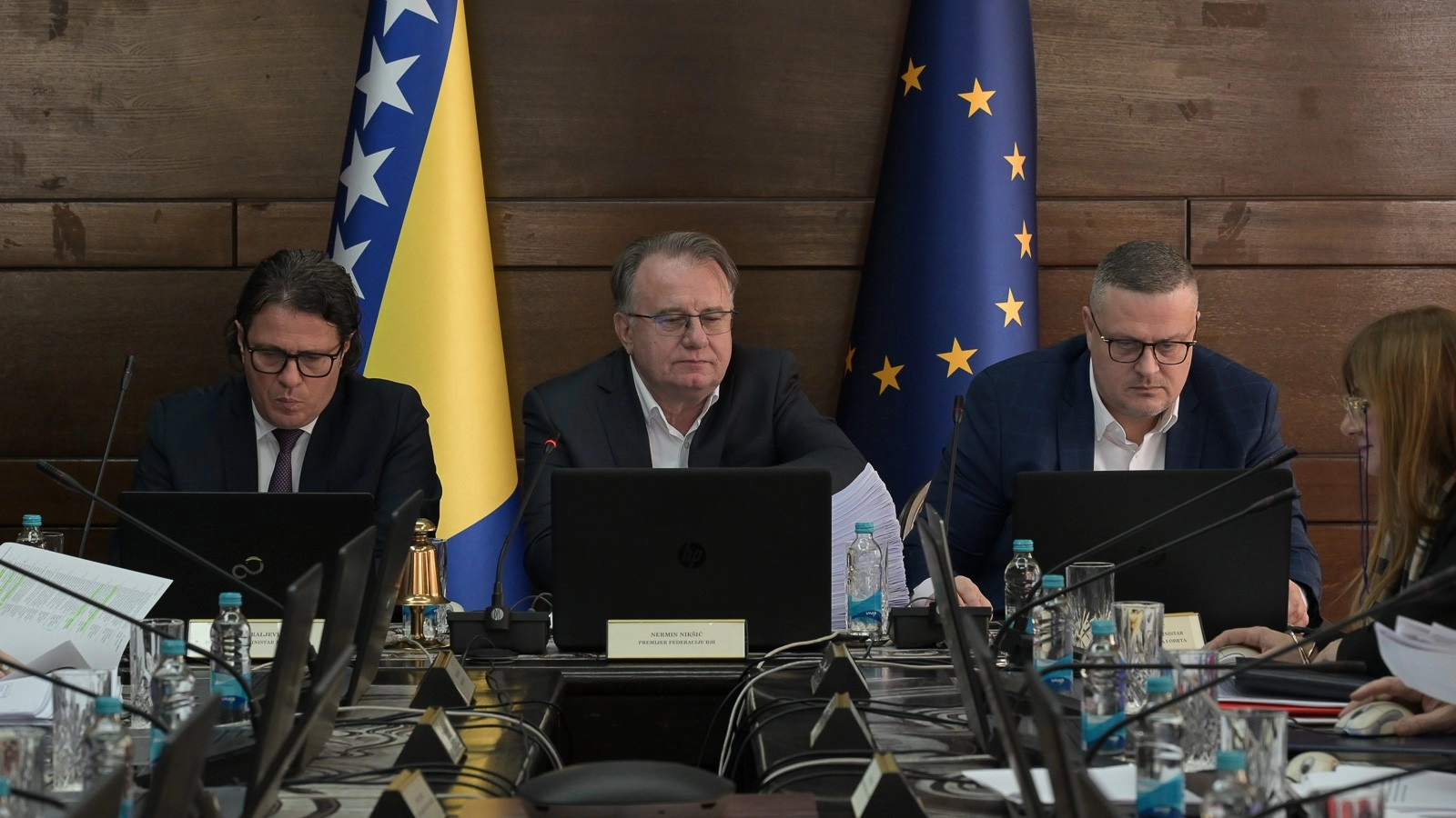 'Ekonomski genijalci' i 'spasitelji' Federacije žitelje u jednom danu zadužuju još 700 milijuna maraka